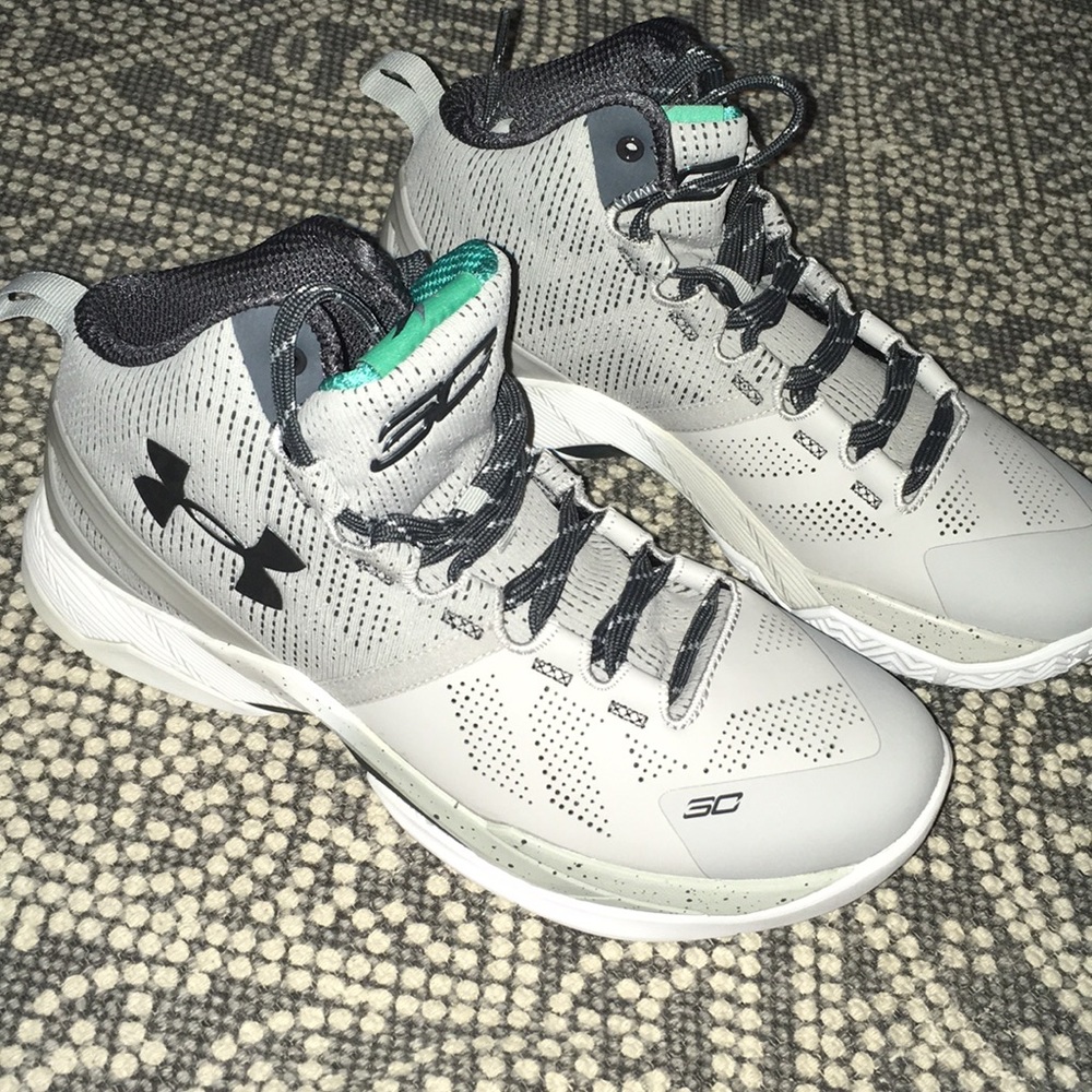 NEVER WORN Under Armor Sneakers